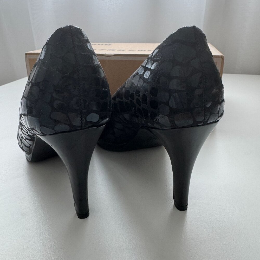 LifeStride Women's Black Croc-Embossed Heels With Memory Foam Comfort Pumps - Picture 5 of 8